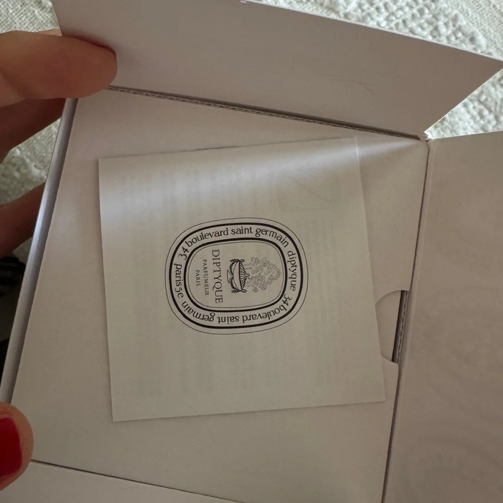 Diptyque Torsade Scented Candle and Gift Bag Set - Picture 10 of 15